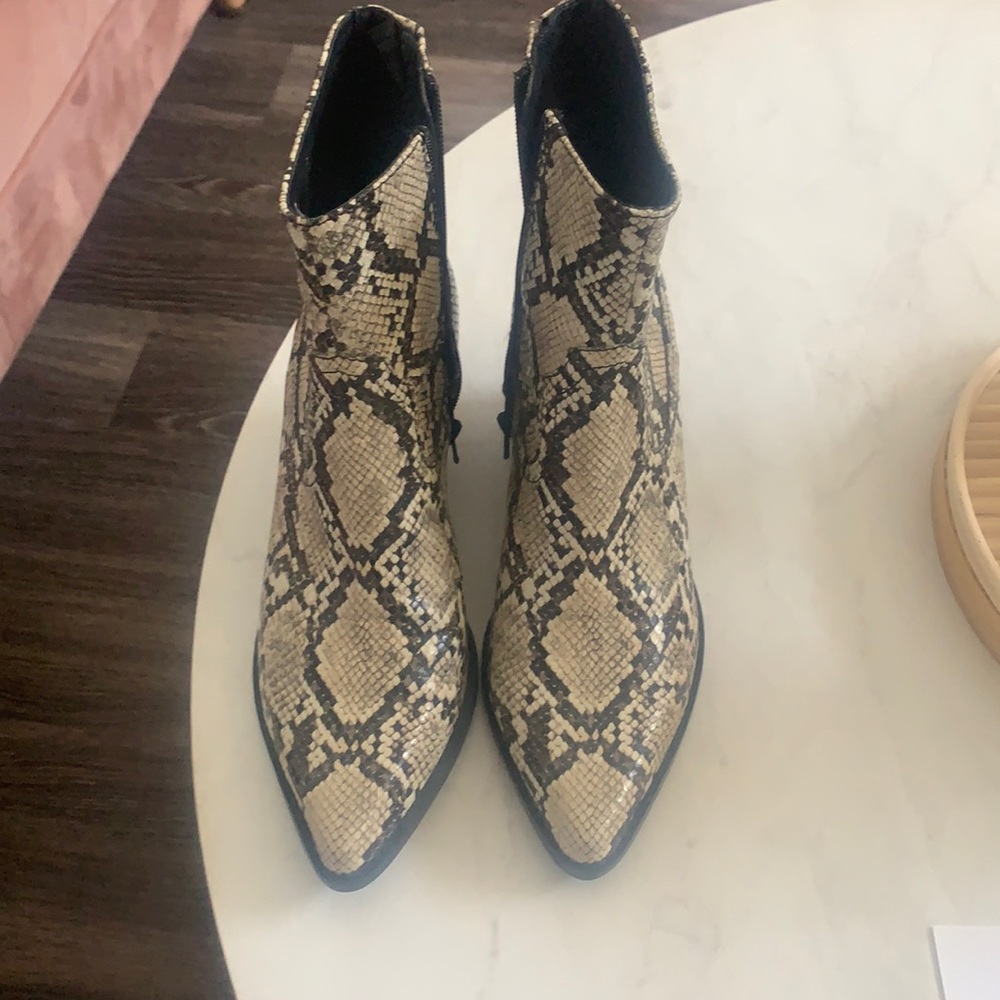 Jeffrey Campbell size 8 snakeskin boots